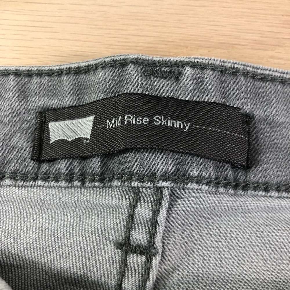 Levi’s Mid Rise Skinny Gray Denim Jeans - Picture 2 of 8